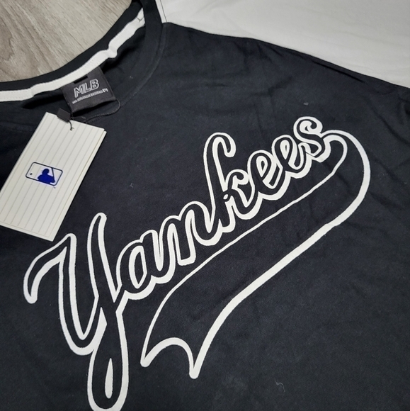 MLB - Yankees Women Tee shirts (M) - Picture 14 of 15